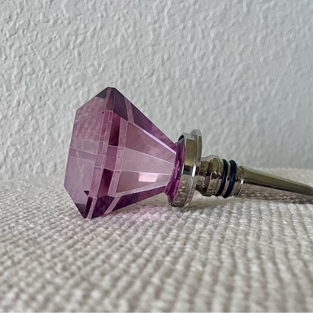 Elegant Pink Gem Wine Stopper